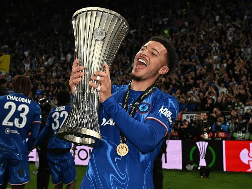 桑乔面临双向选择，降薪留在切尔西，或回曼联坐冷板凳